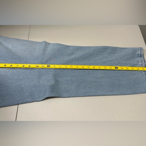 Wrangler Men's Denim Blue Jeans
Size 38 X 30 - Picture 12 of 13